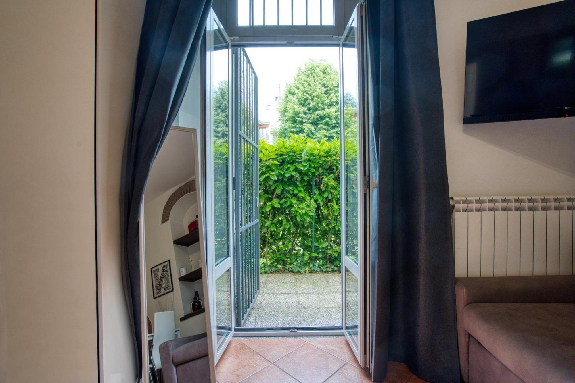 Dieghouse - Monolocale Con Cortile In Corte Lombarda Vicino Al Centro Монца Екстериор снимка